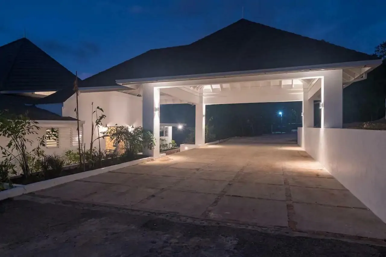 Villa Magnificent 5-Bedroom Estate Villa, Sleeps 12 Montego Bay